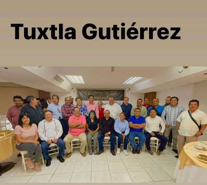 Enoc Hernández Cruz, compartió los sagrados alimentos con sus amigas y amigos de los medios de comunicación de Tuxtla Gutiérrez y Villaflores.